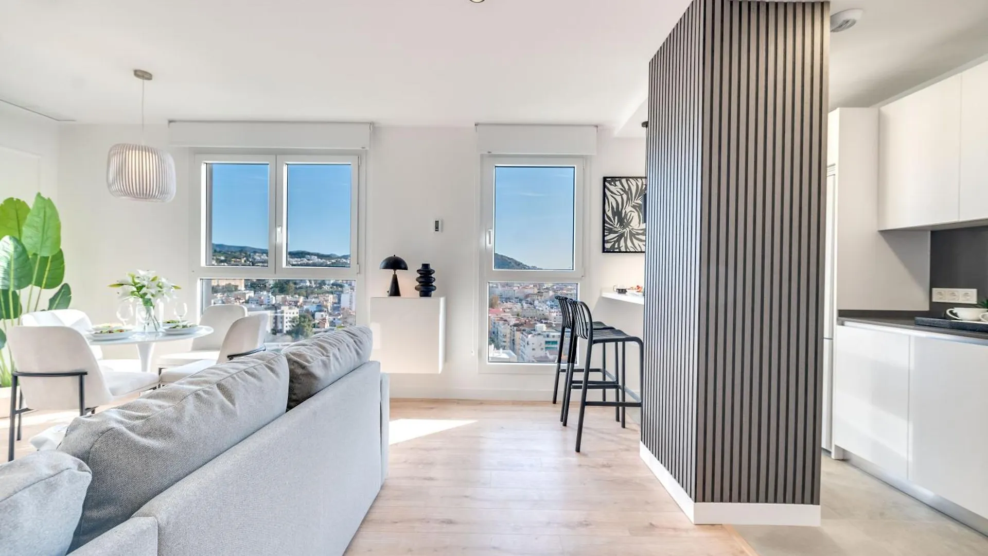 Xpce Sky Towers - Parking Free Apartamento Málaga