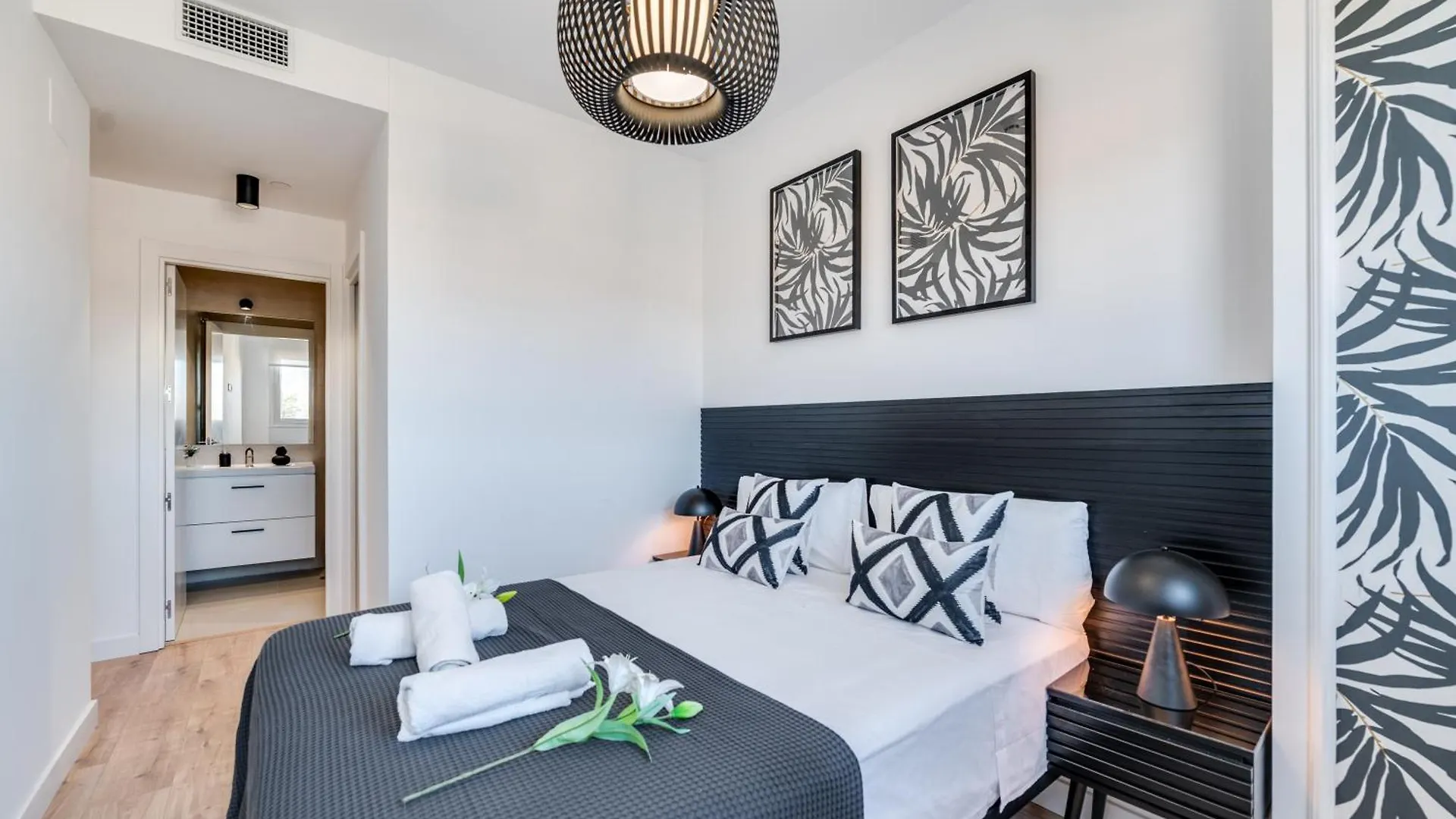Xpce Sky Towers - Parking Free Apartamento Málaga 0*,