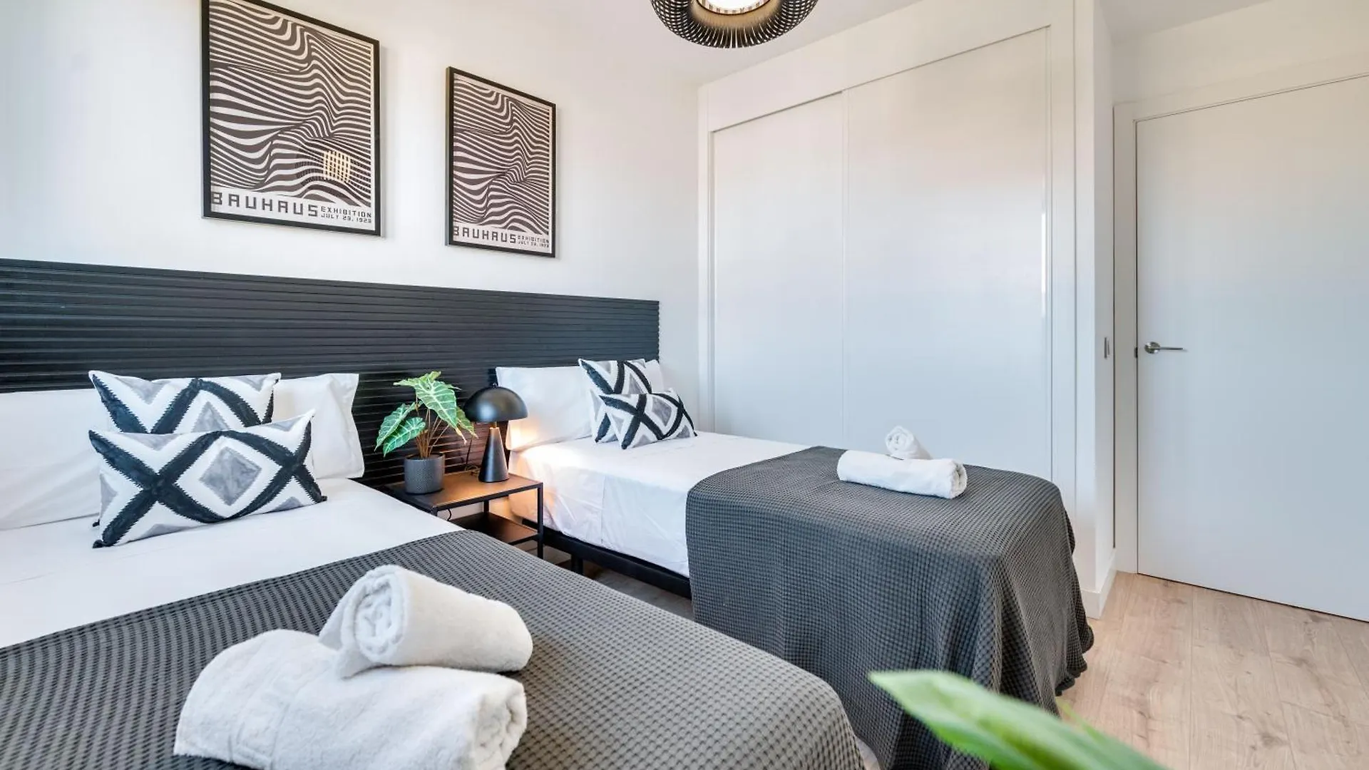 Xpce Sky Towers - Parking Free Apartment Malaga 0*,