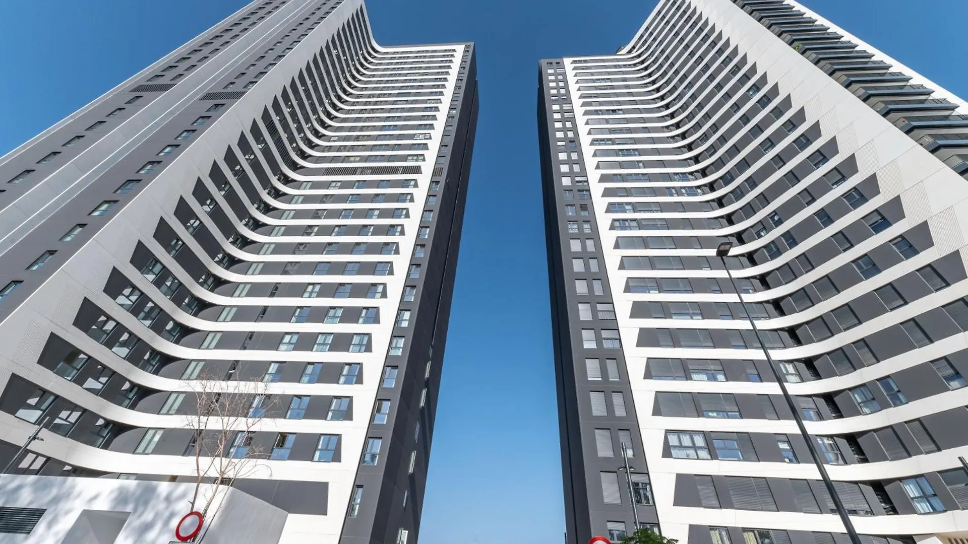 Xpce Sky Towers - Parking Free Apartment Malaga