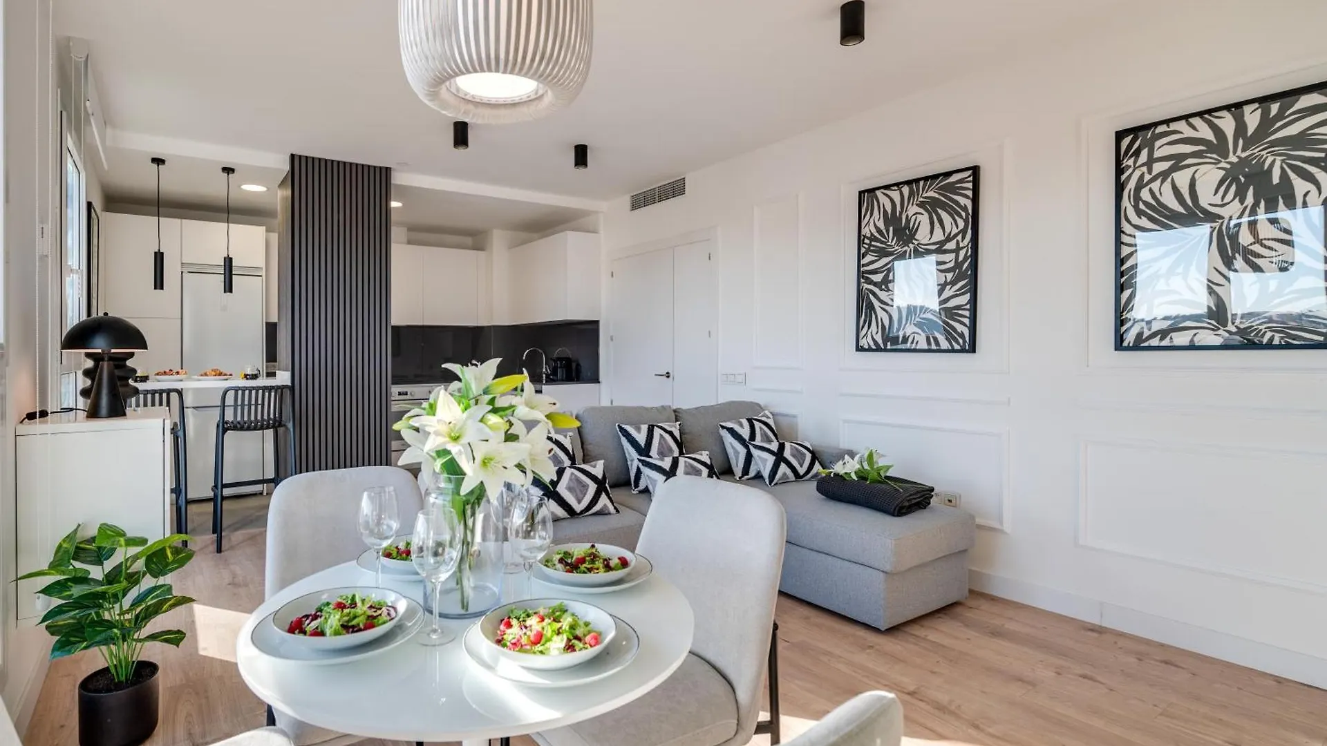 Xpce Sky Towers - Parking Free Apartment Malaga